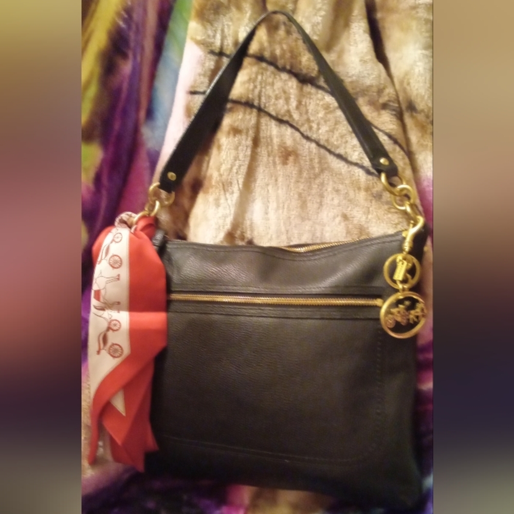 Coach Black Leather Poppy Perri Hippie Shoulder Bag with Gold Accents EUC